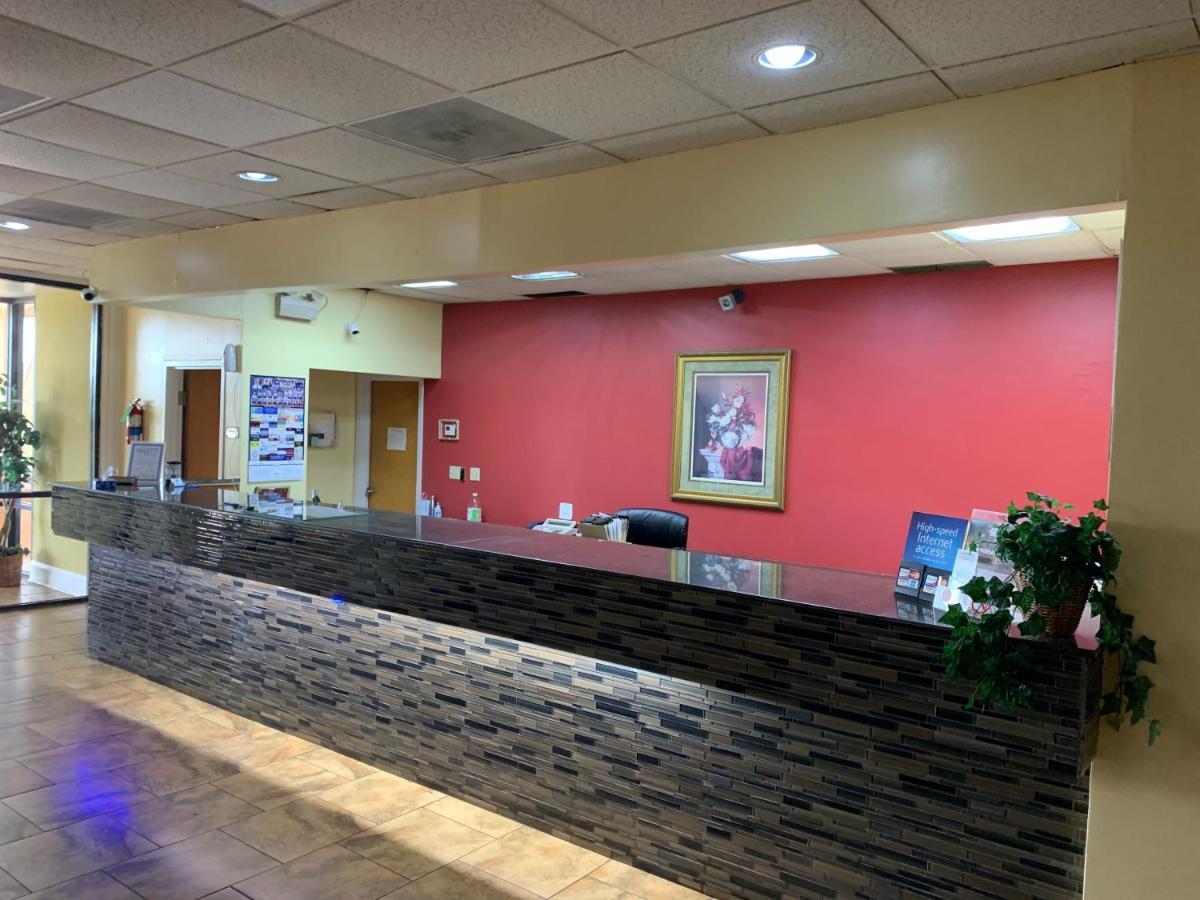 Americas Best Value Inn Forest Exterior foto