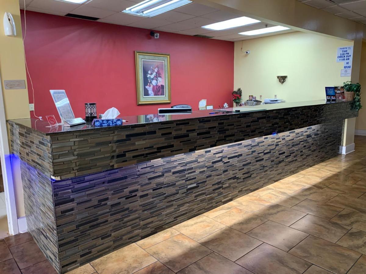 Americas Best Value Inn Forest Exterior foto