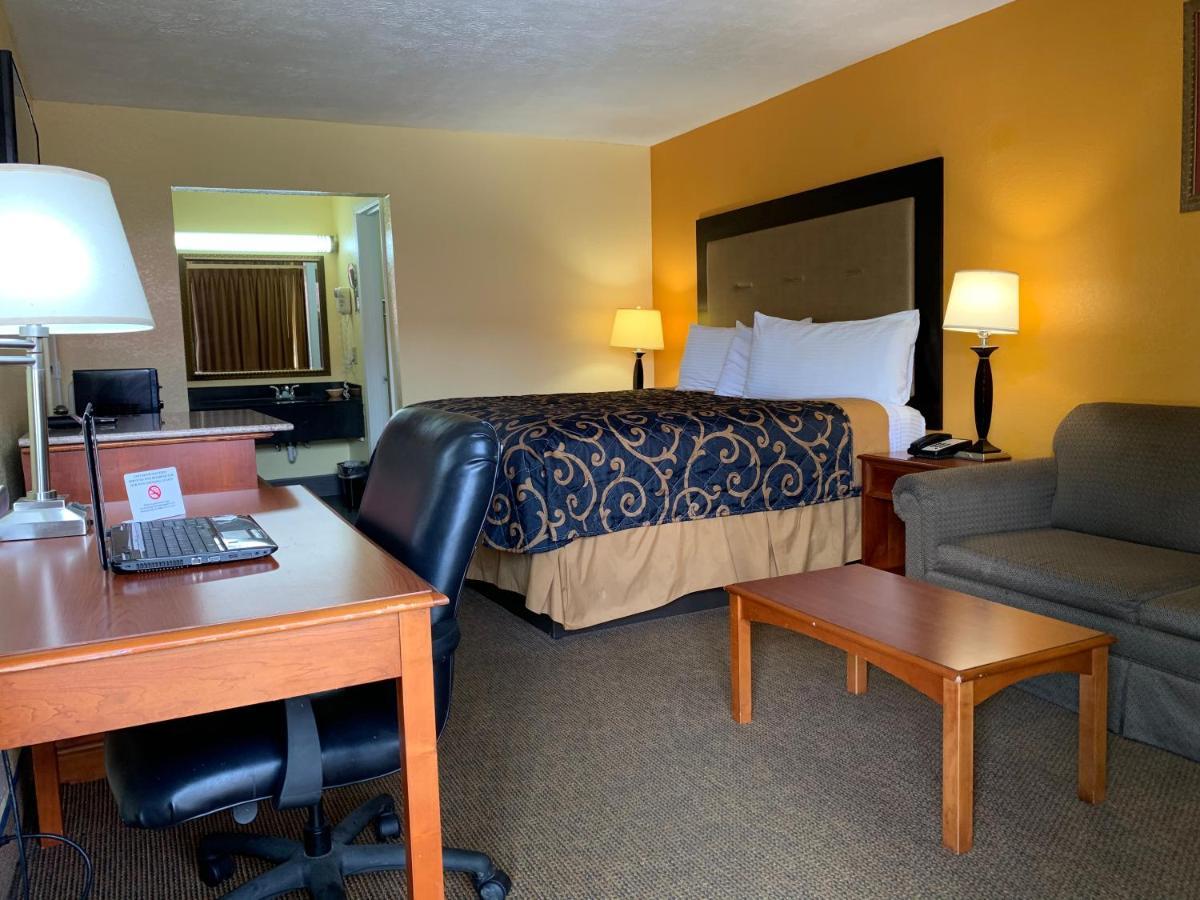 Americas Best Value Inn Forest Exterior foto
