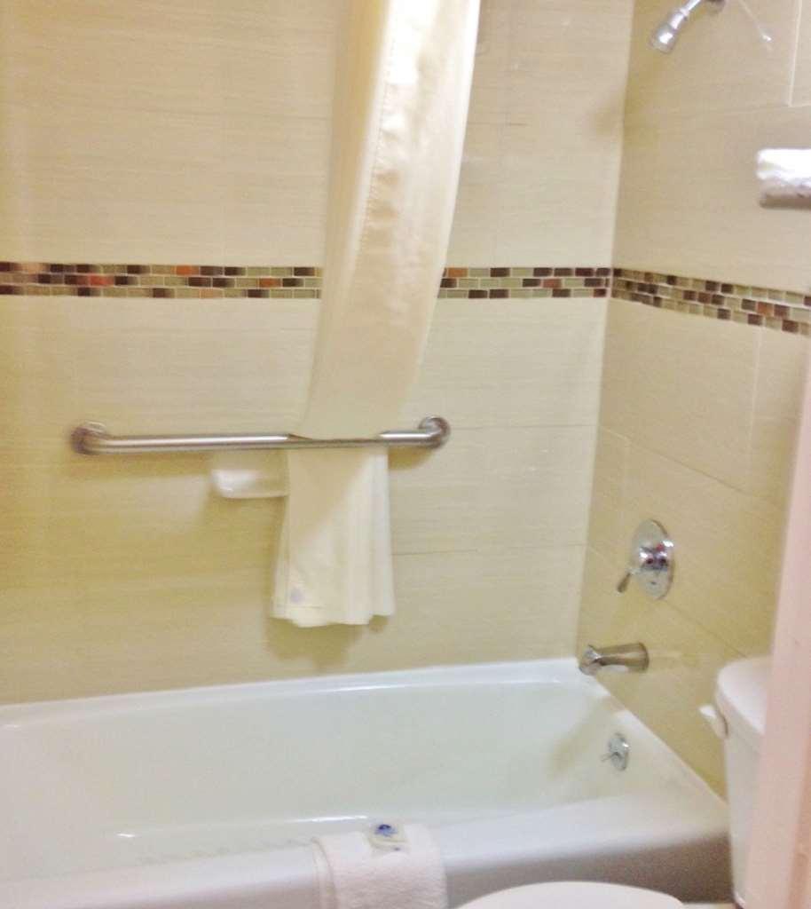 Americas Best Value Inn Forest Exterior foto