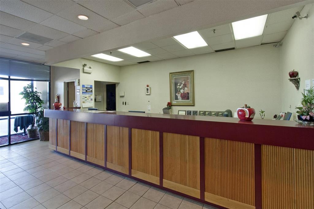 Americas Best Value Inn Forest Interior foto