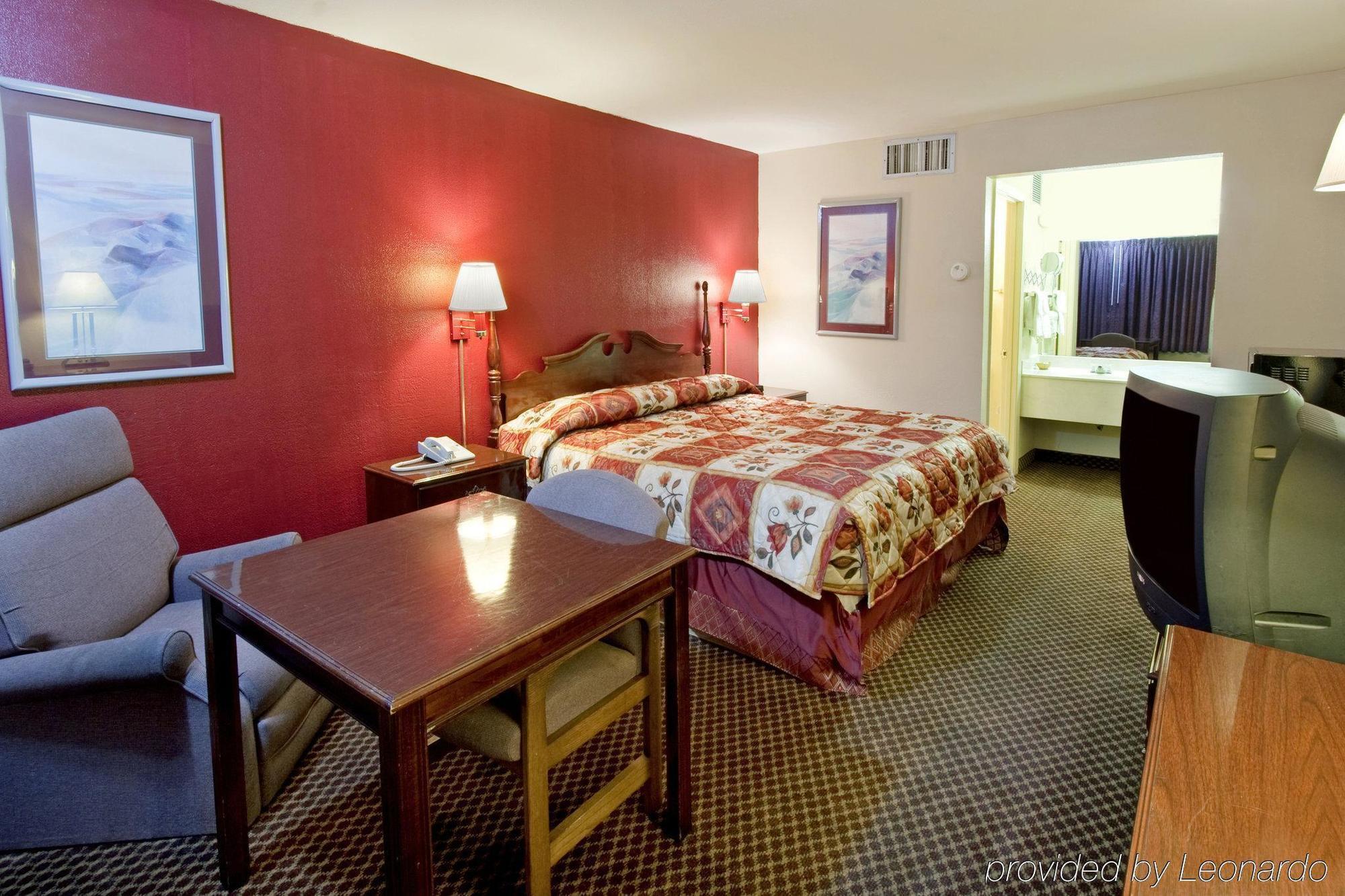 Americas Best Value Inn Forest Habitación foto